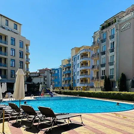 какао с басейн плаж Apartamento Sunny Beach